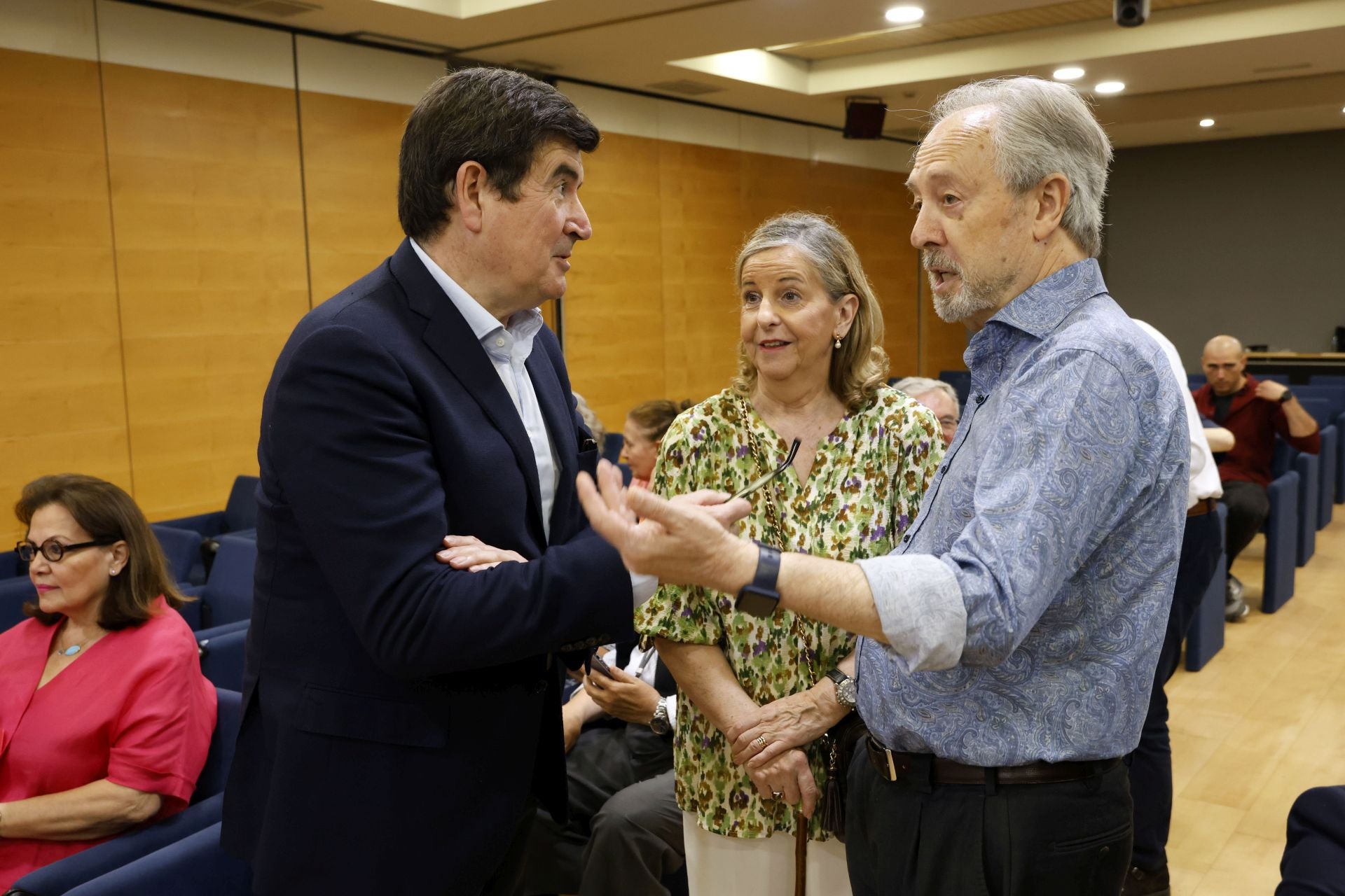 FOTOS | Esteban González Pons presenta su novela en Aula LAS PROVINCIAS