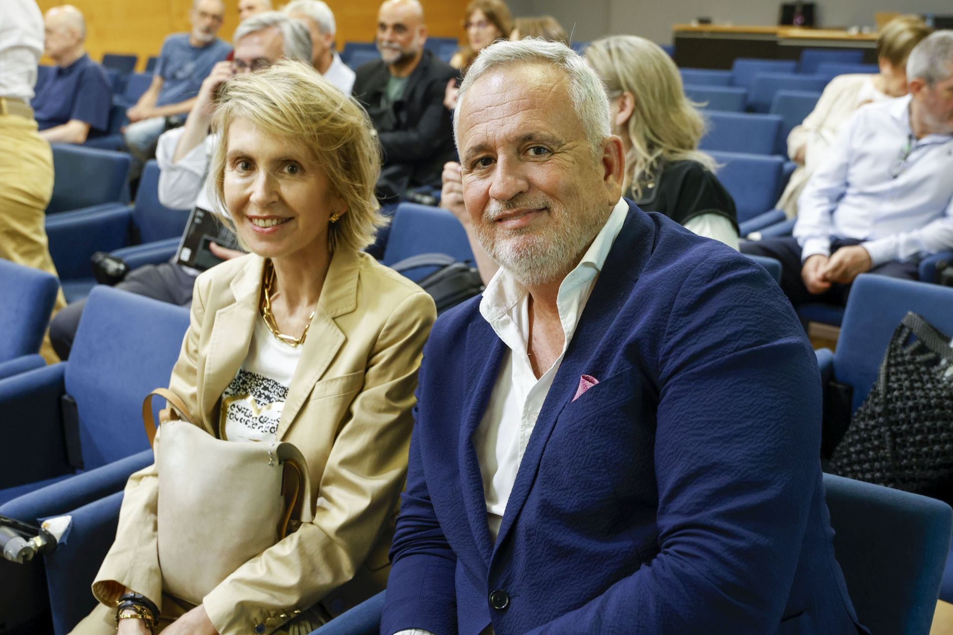 FOTOS | Esteban González Pons presenta su novela en Aula LAS PROVINCIAS