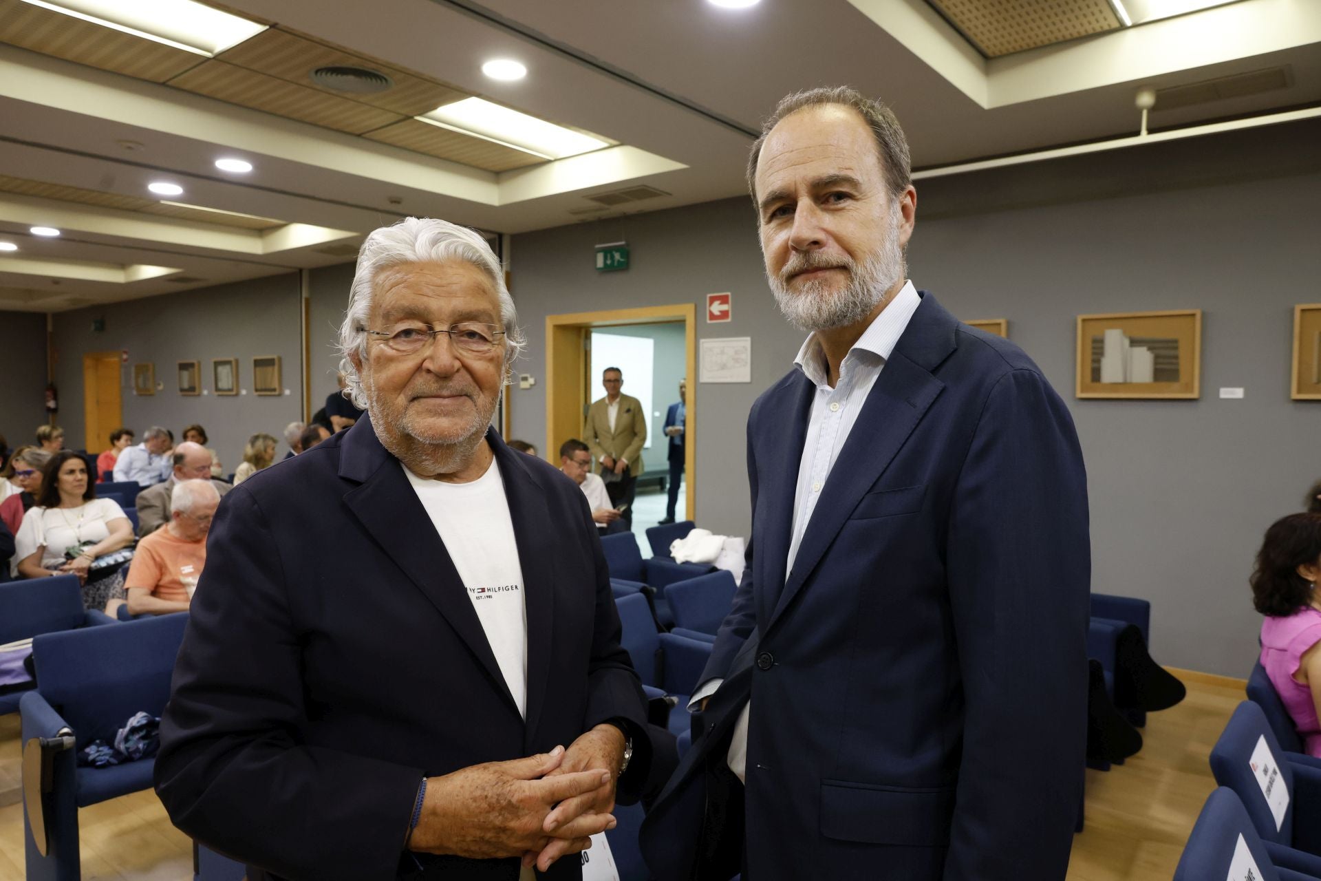 FOTOS | Esteban González Pons presenta su novela en Aula LAS PROVINCIAS