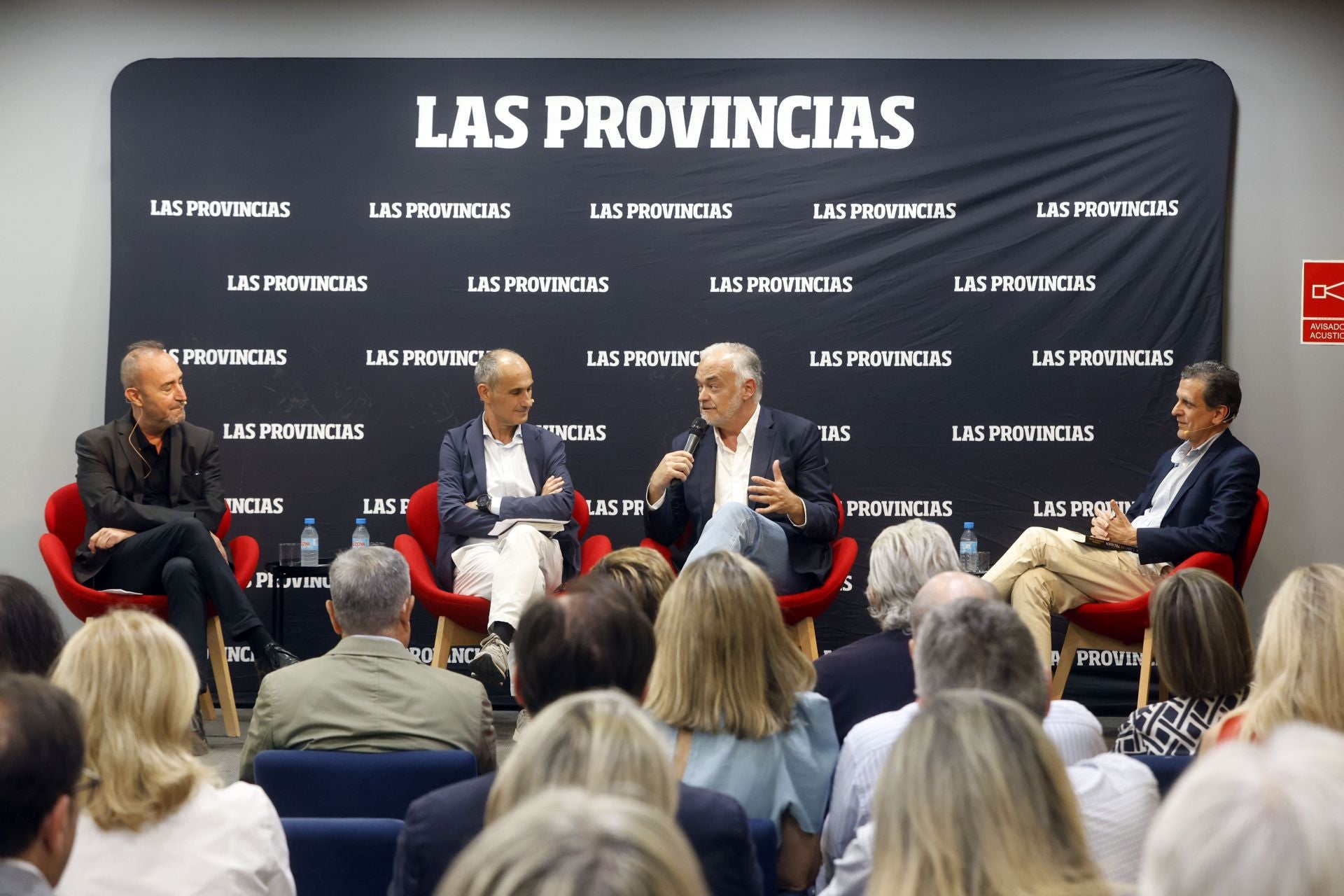FOTOS | Esteban González Pons presenta su novela en Aula LAS PROVINCIAS