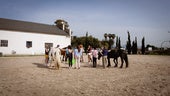Mujeres participando en una de las actividades.