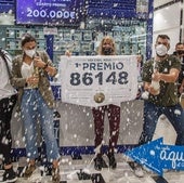 Ganadores de un premio de lotería. Imagen de archivo.