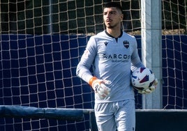 Pablo Cuñat, en un partido con el Levante.