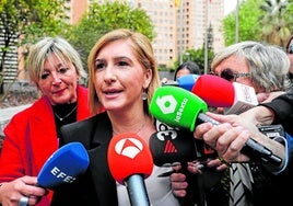 Salomé Pradas, a su llegada a la Ciudad de la Justicia.