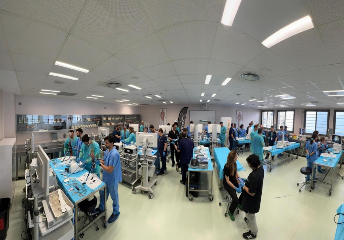 Especialistas en Traumatología se forman en artroscopia de muñeca en un curso de alto nivel organizado por el Hospital Quirónsalud Valencia