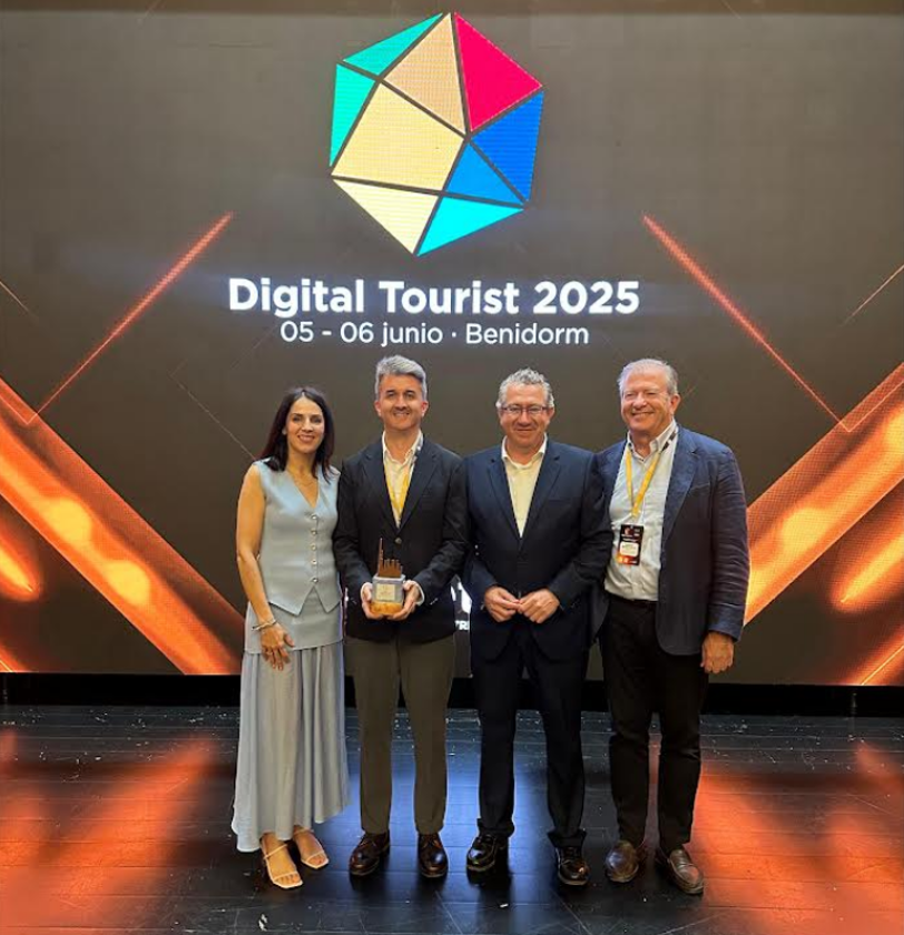 Premio Digital Tourist 2025 para IoTsens y el Ayuntamiento de Benidorm por su proyecto de monitorización inteligente de personas vulnerables