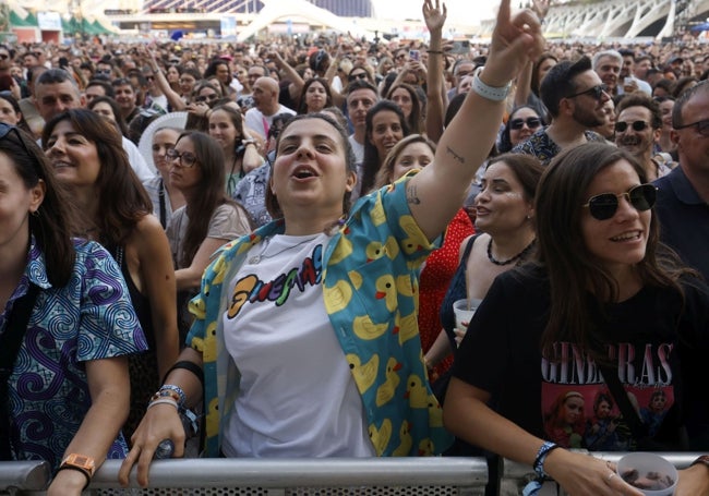 Público en uno de los conciertos de esta noche.