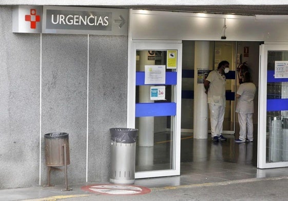 Imagen de archivo de la puerta de Urgencias de un centro sanitario.