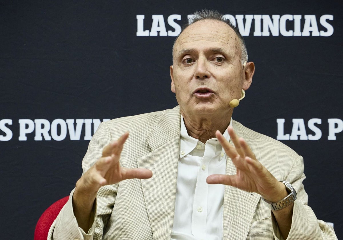 Vicente Garrido, catedrático de Educación y Criminología en la UV, durante una charla en LAS PROVINCIAS.