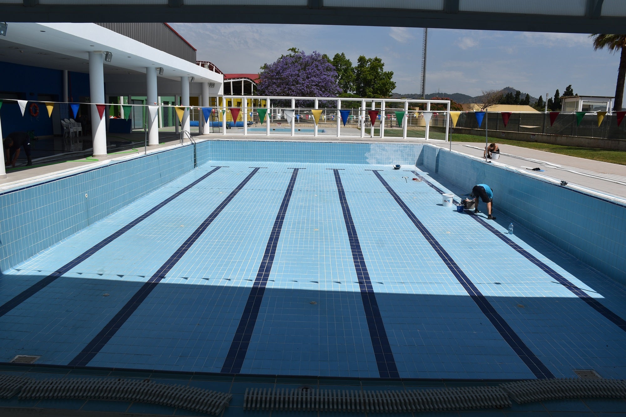 Actuaciones de mantenimiento en la piscina de Les Pereres de Xàtiva.