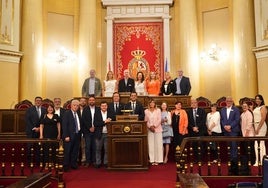 Sagredo junto a los representantes de las distintas organizaciones que conforman la Asociación Paterna, Ciudad de Empresas