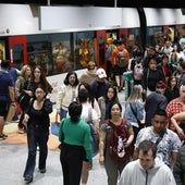 Estación de Metrovalencia repleta de usuarios.