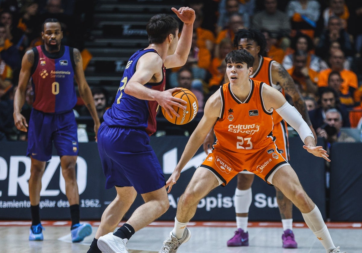 Lucas Marí, en un partido con el Valencia Basket.
