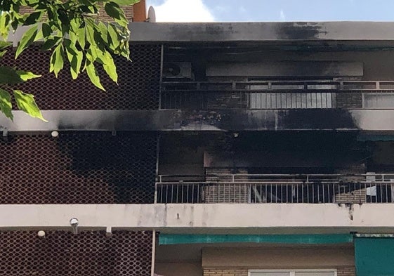 FOTOS | Un incendio en Campanar obliga a desalojar un edificio de 14 plantas