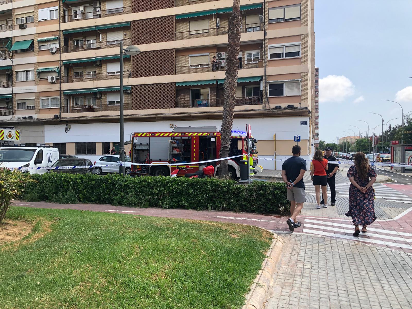FOTOS | Un incendio en Campanar obliga a desalojar un edificio de 14 plantas