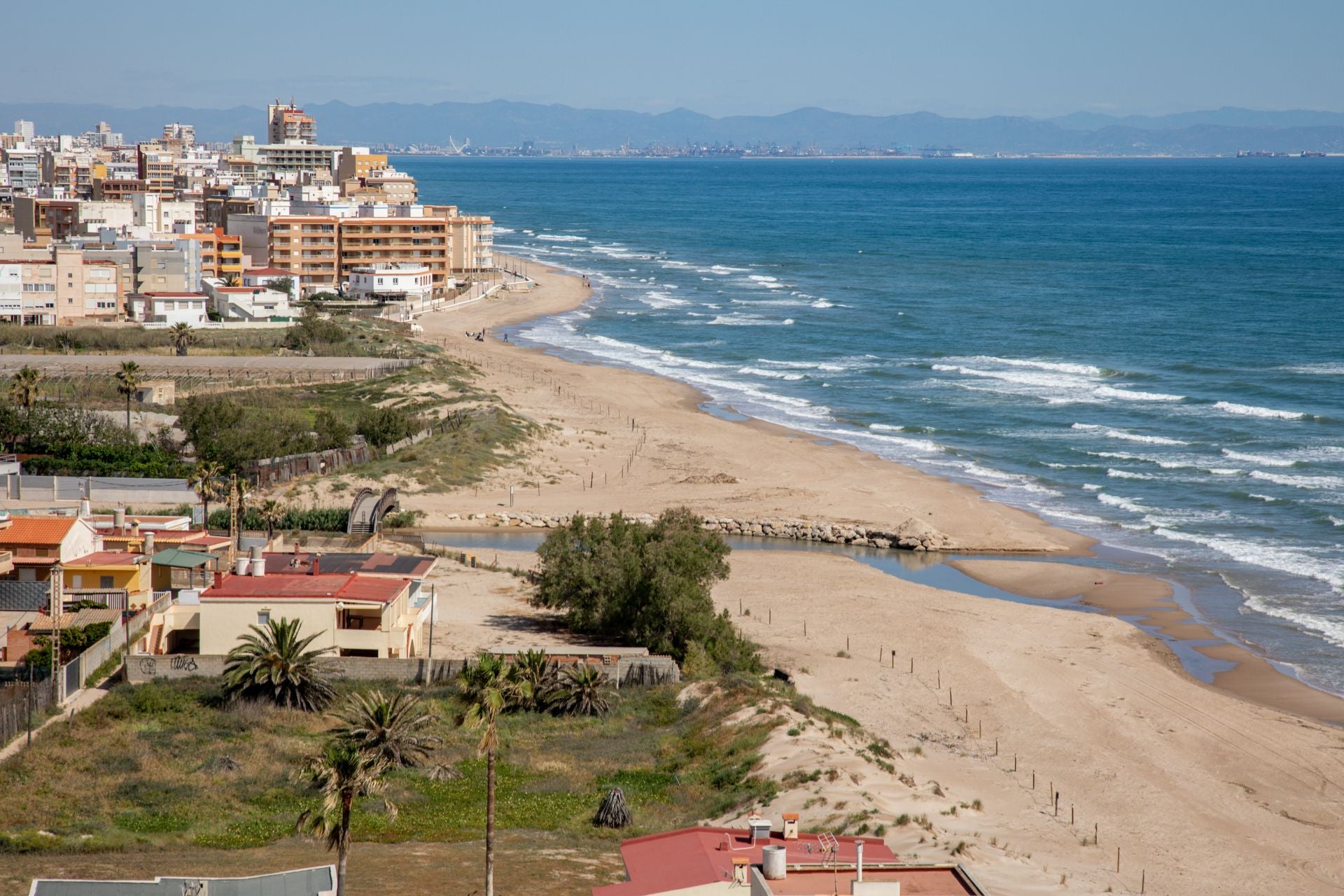Quejas ante la turbidez de las aguas de las playas de Sueca
