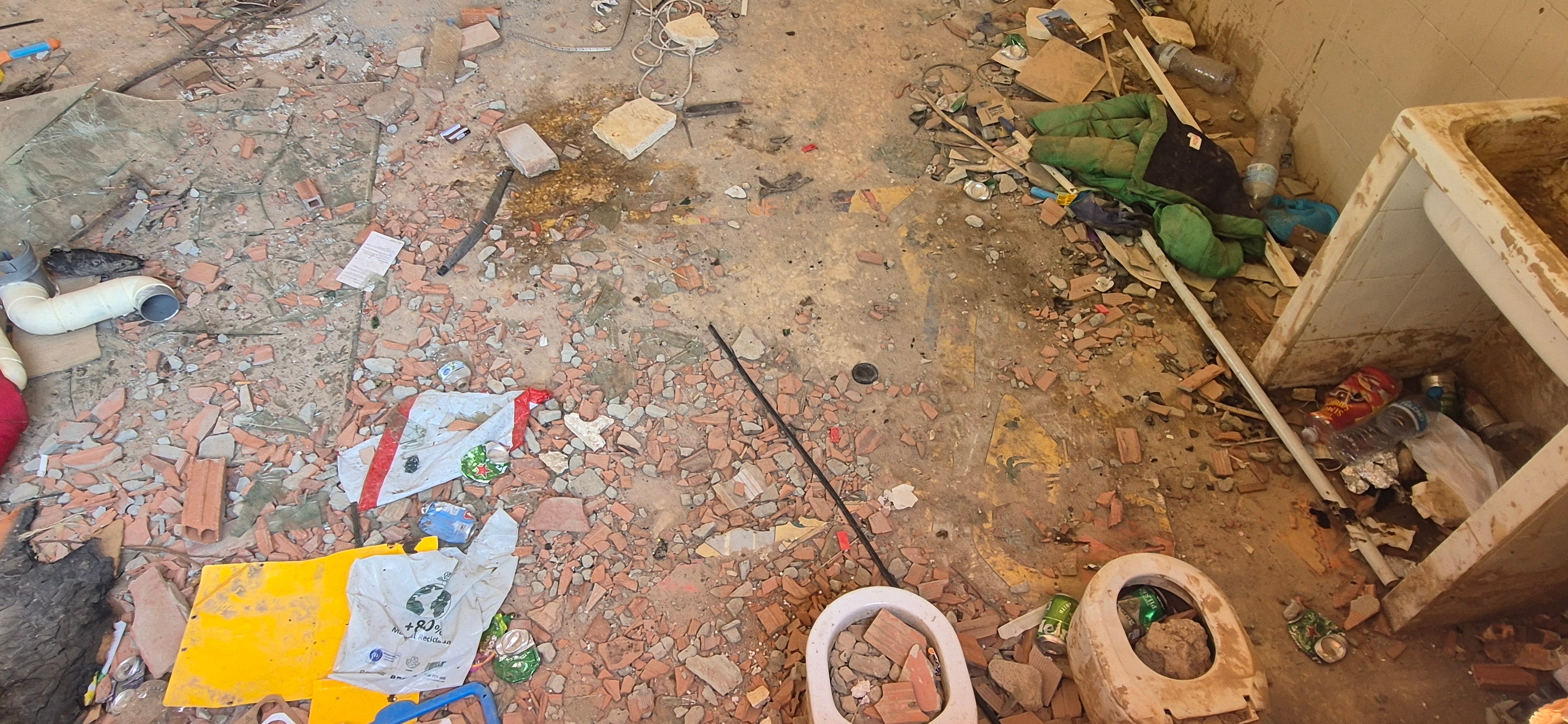 Imagen principal - Denuncian que una guardería afectada por la dana en Algemesí se convierte en un &#039;narcopiso&#039;