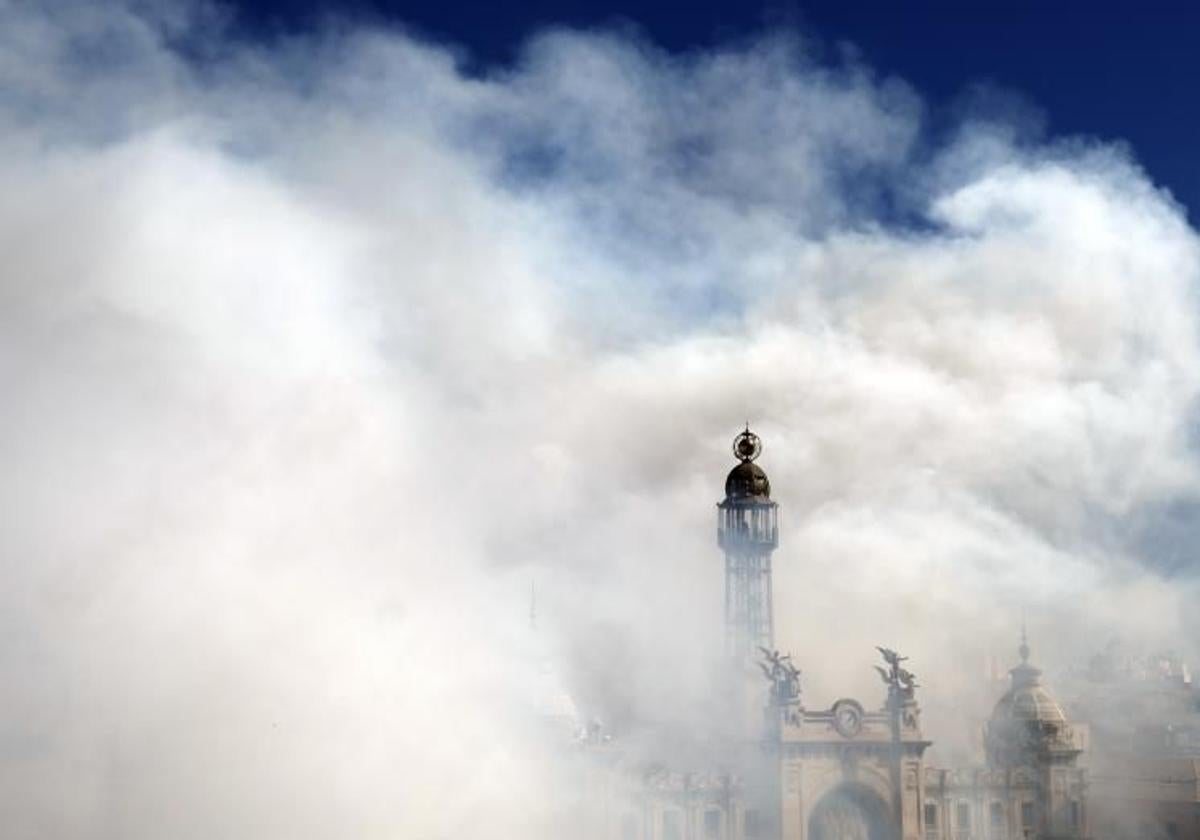 Sorteo para ver la mascletà del Corpus desde el balcón del Ayuntamiento de Valencia: abierto el plazo de inscripción