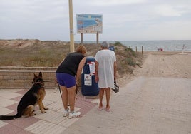 Siete playas de la Safor siguen cerradas a la espera de los resultados de los análisis del vertido