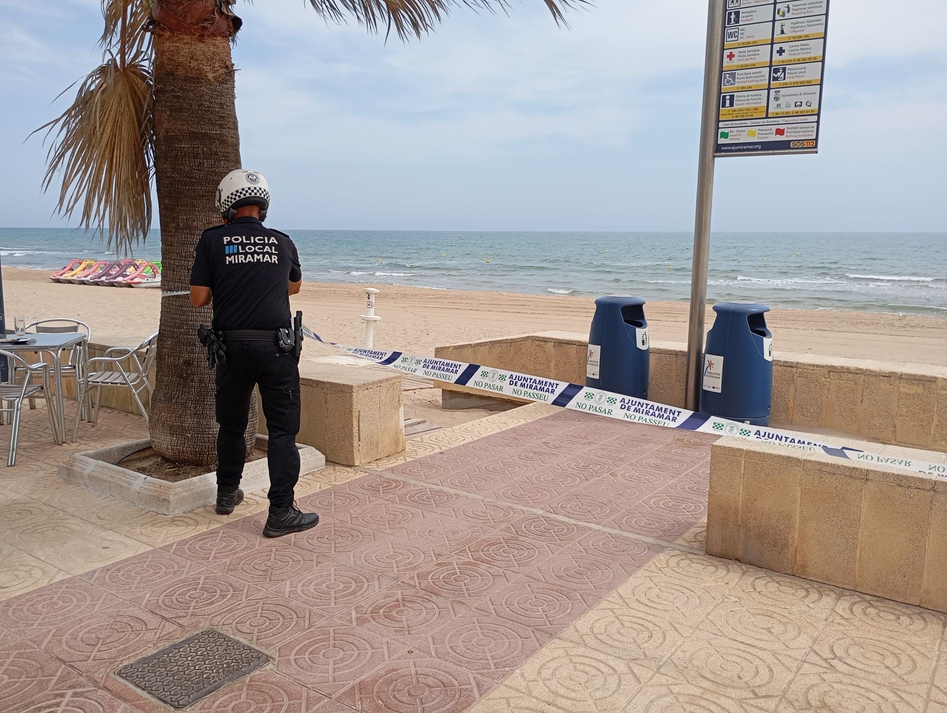 Siete playas de la Safor siguen cerradas a la espera de los resultados de los análisis del vertido
