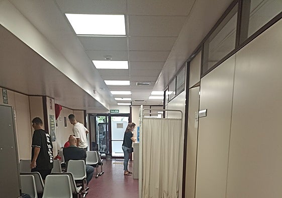 La sala de espera en el PAS de la avenida del Cid de Valencia.
