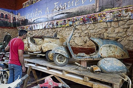 Las vespas, dañadas por la dana.