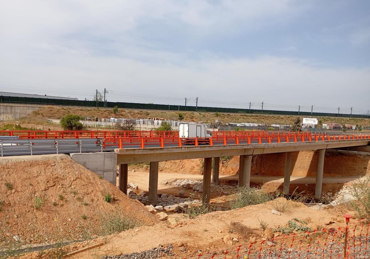 Puentes reconstruidos sobre el Poyo este martes.