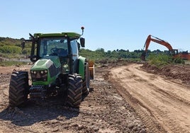 Maquinaria empleada para las obras de reconstrucción en Vilamarxant.