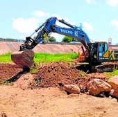 Una exvavadora durante los trabajos en el nuevo cauce del Turia.