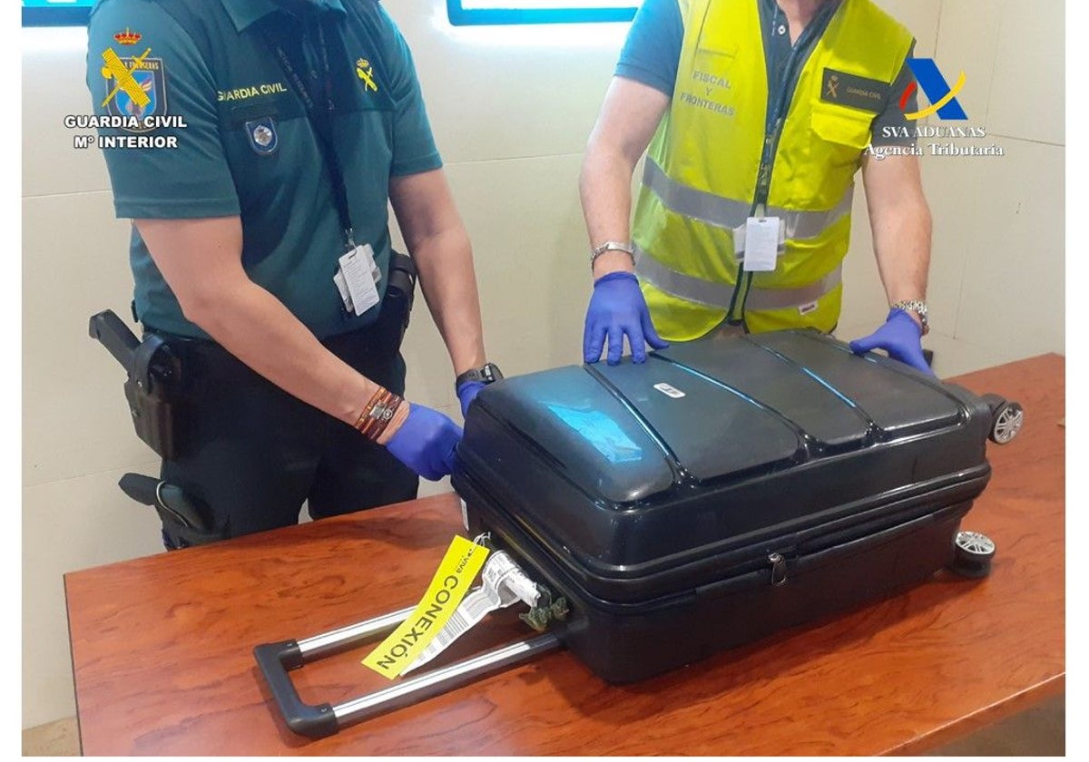 Dos detenidos con seis kilos de cocaína en el aeropuerto de Valencia