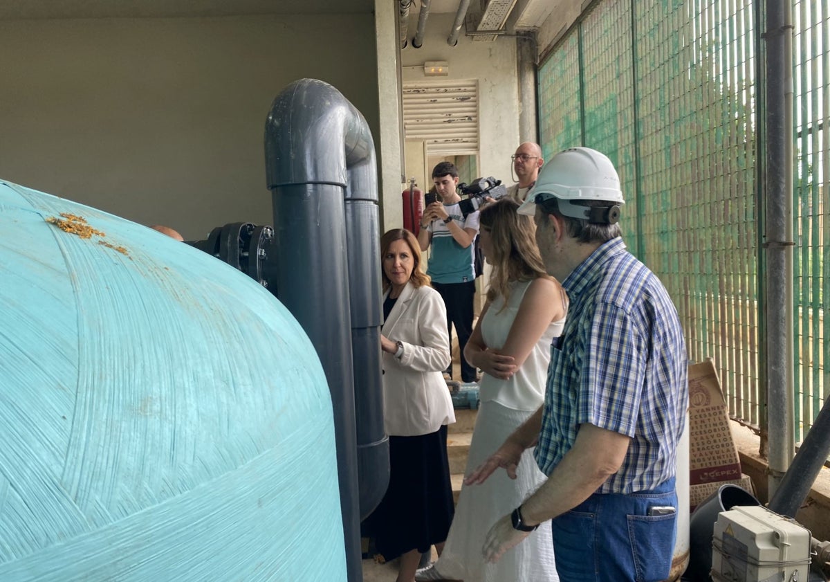 Imagen principal - Recorrido por las instalaciones de la piscina municipal de Castellar-l'Oliveral.