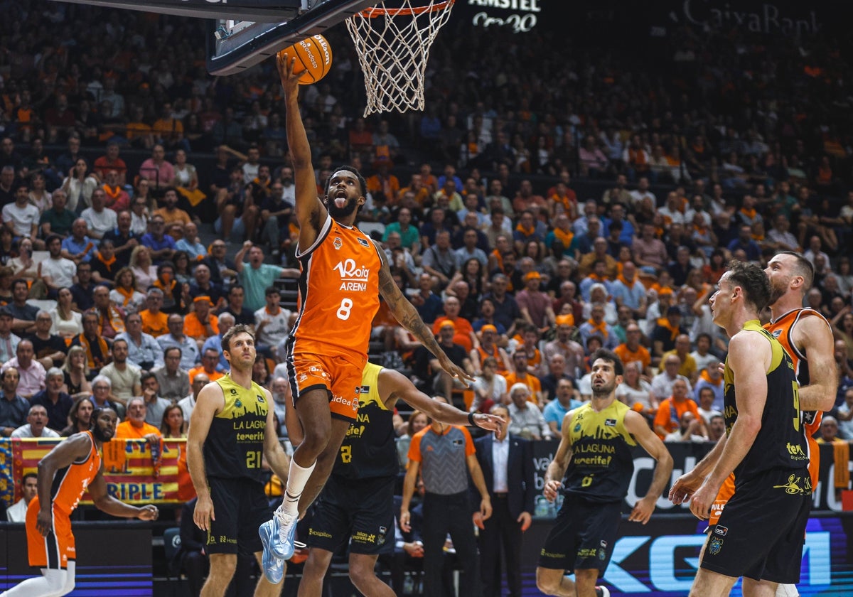 Jean Montero, durante el partido del Valencia Basket anoche.