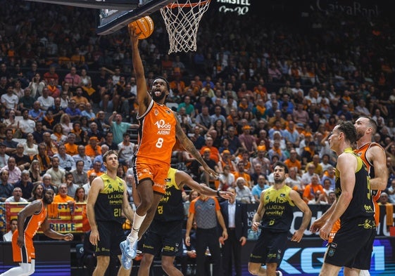 Jean Montero, durante el partido del Valencia Basket anoche.