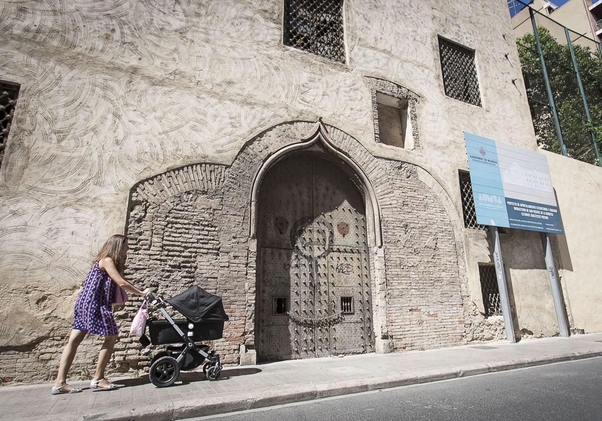Fachada de La Roqueta, en la calle San Vicente de Valencia.