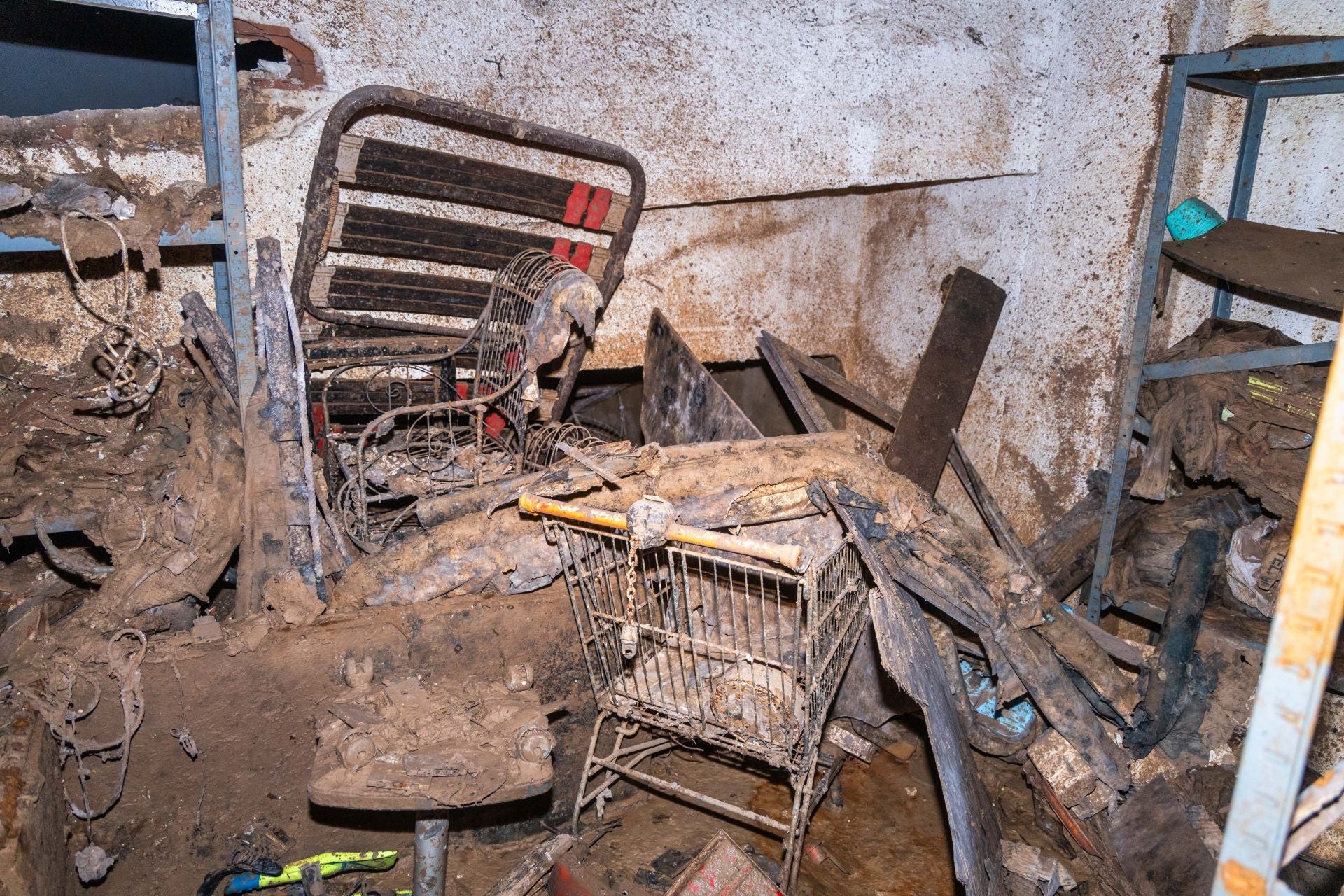 FOTOS | Un garaje apocalíptico en el barrio de La Torre