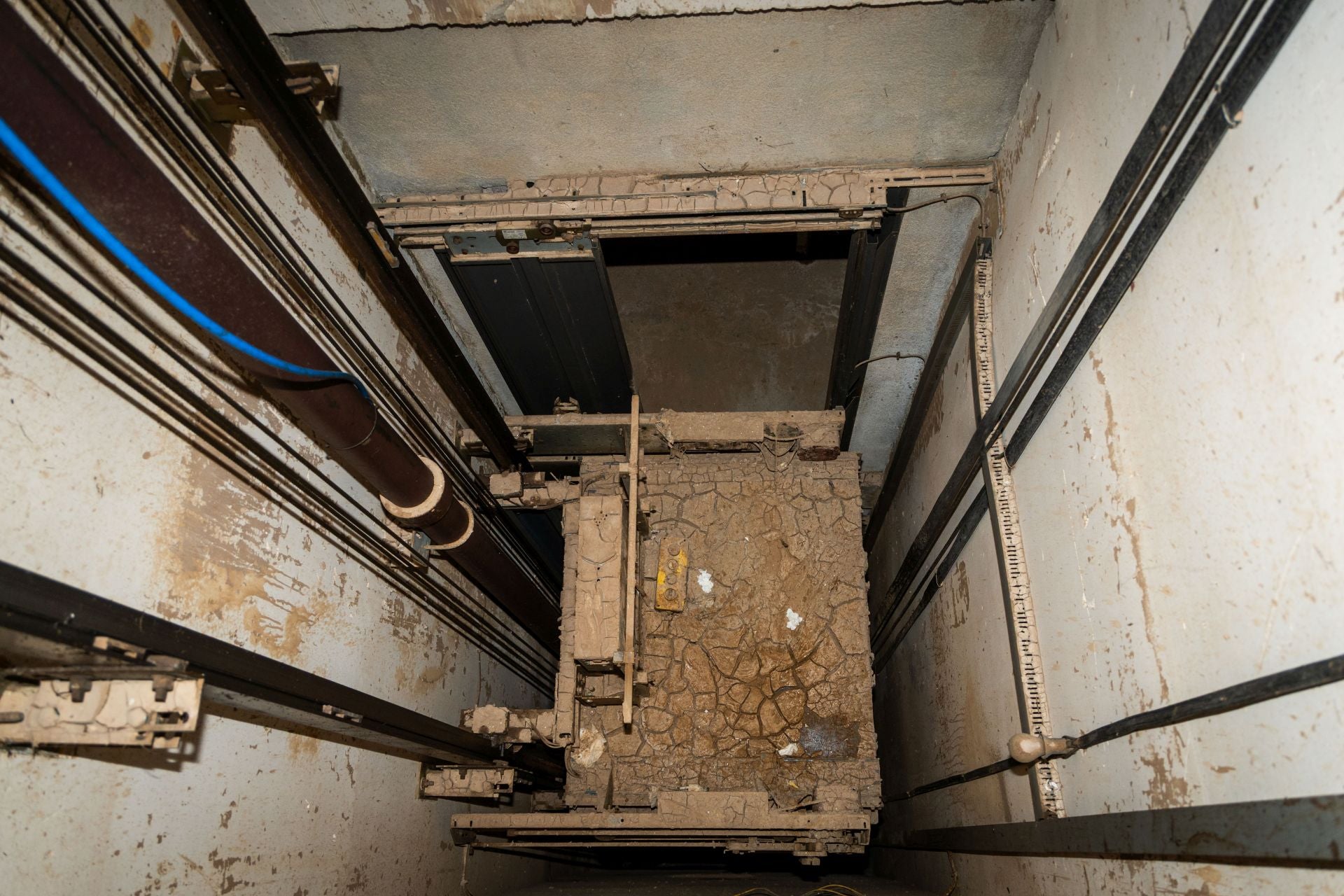 FOTOS | Un garaje apocalíptico en el barrio de La Torre
