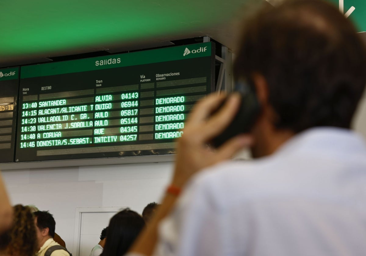 Panel de información en la estación de Chamartín.