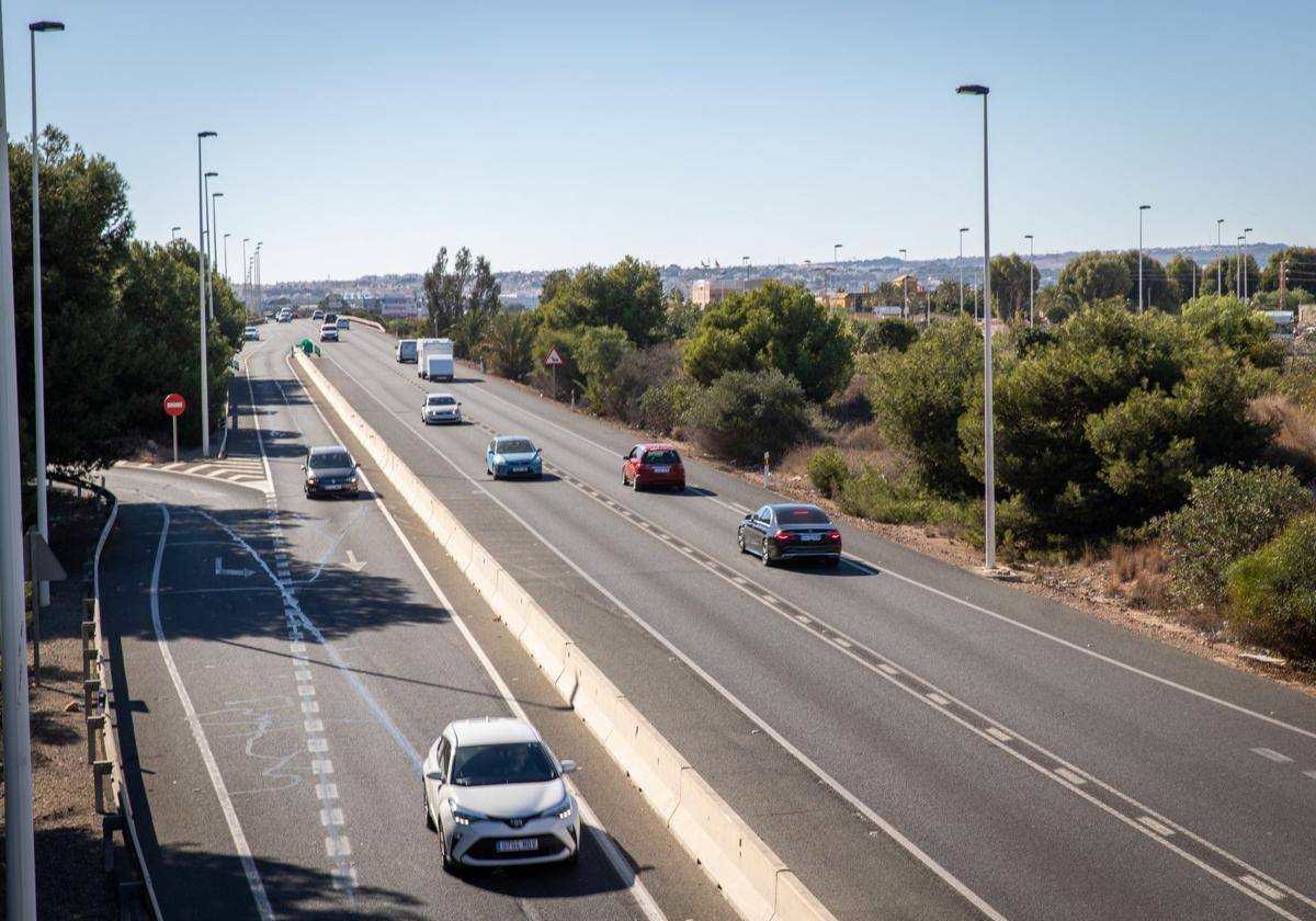 Carretera N322 a su paso por Torrevieja.