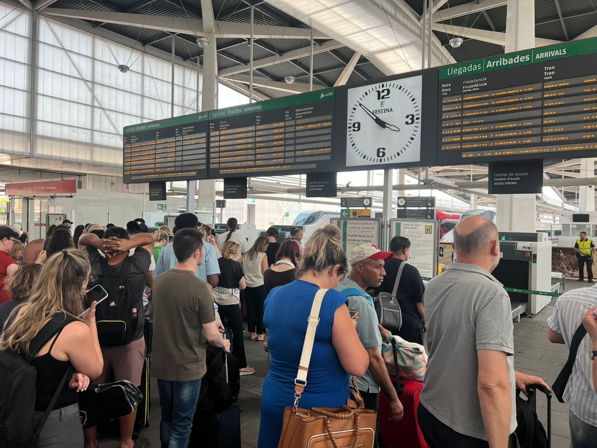 Interrumpida la alta velocidad entre la Comunitat y Madrid por una avería en Chamartín