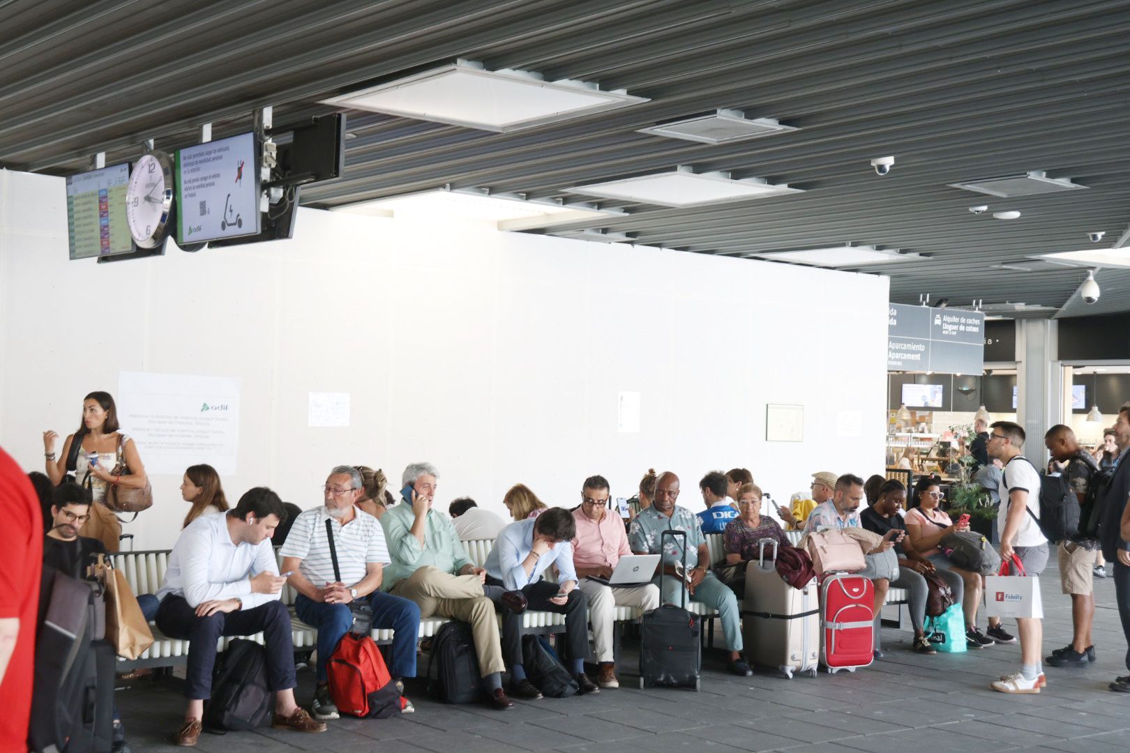 Interrumpida la alta velocidad entre la Comunitat y Madrid por una avería en Chamartín
