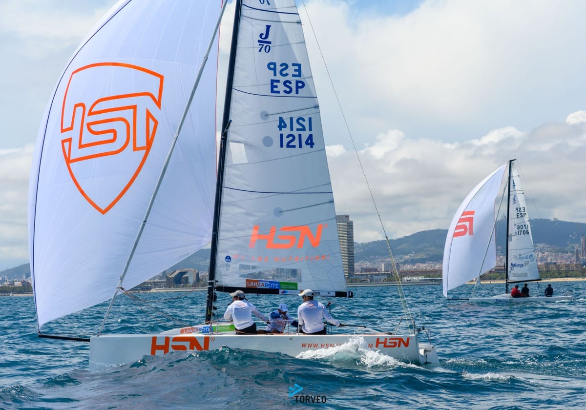 HSN Sailing Team y HangTen entrenando días previos al campeonato nacional de J70 en La Coruña.