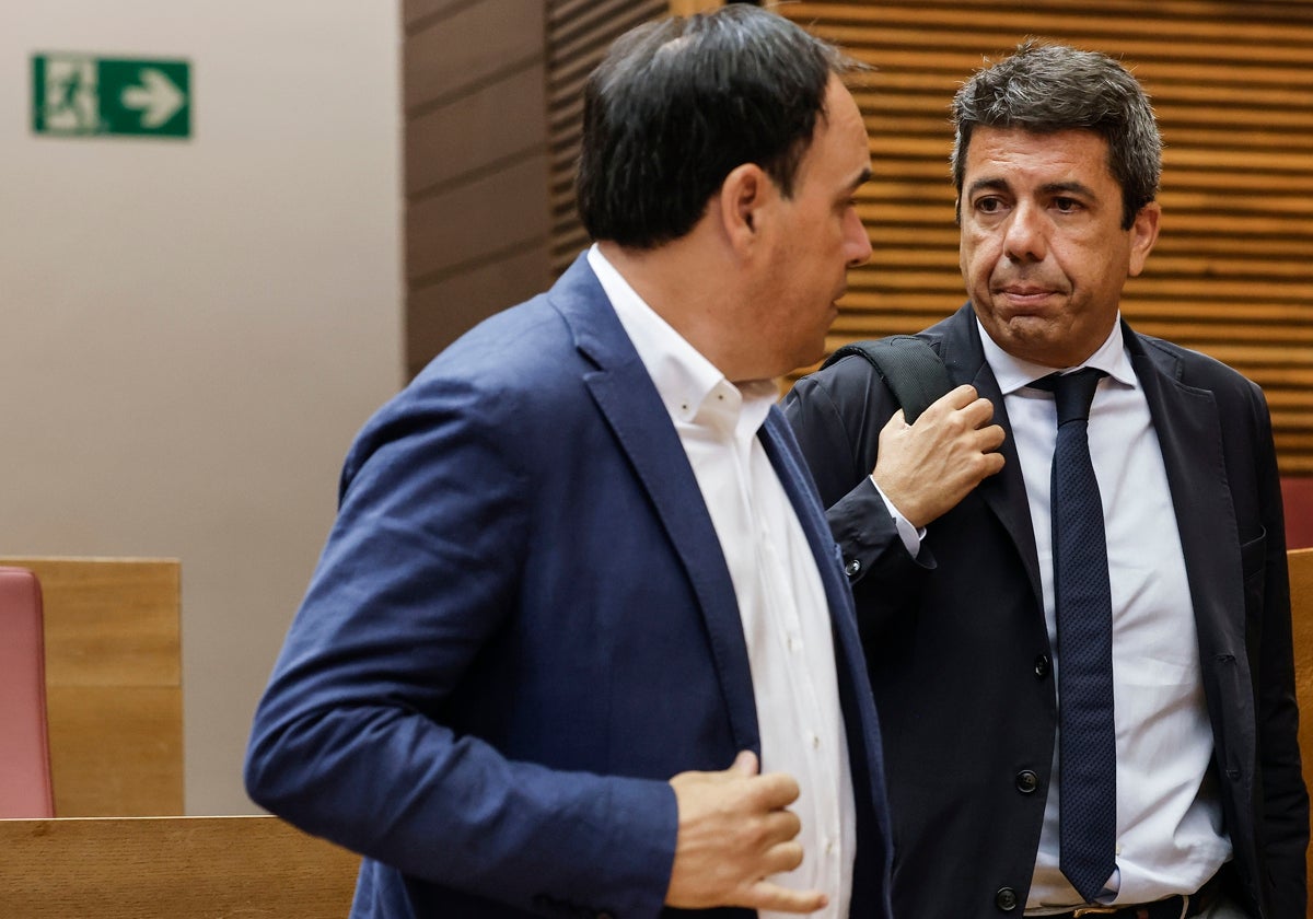 Carlos Mazón y Juanfran Pérez Llorca, en Les Corts.