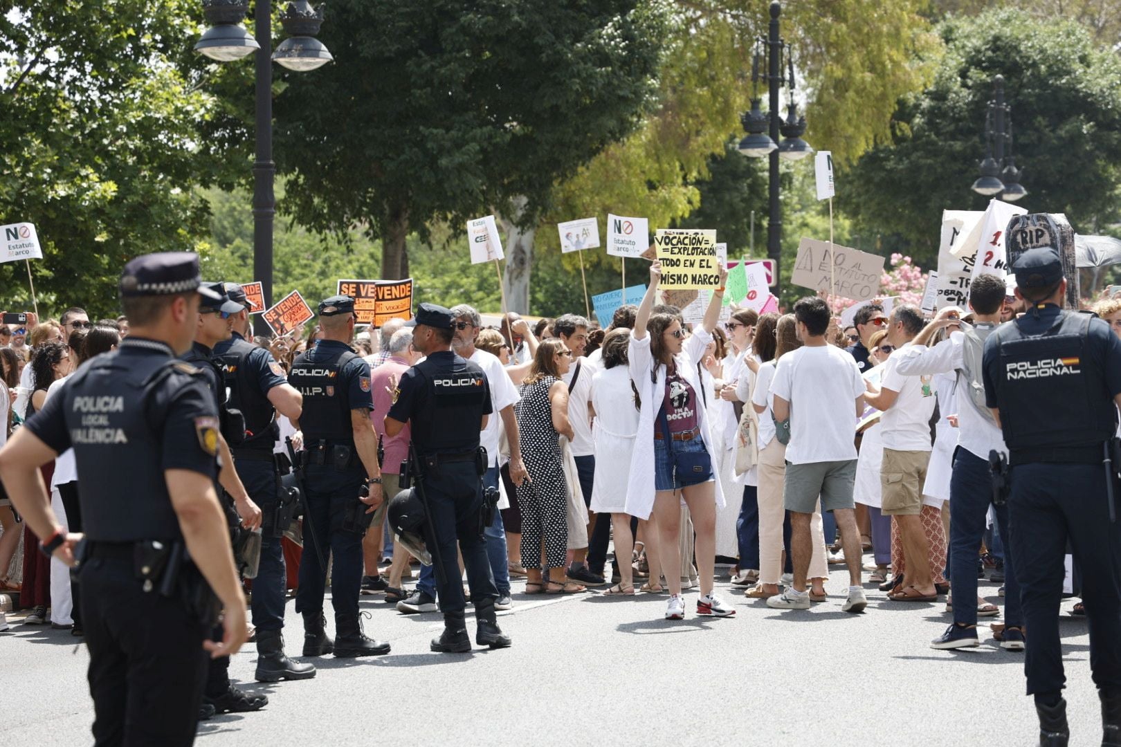 FOTOS | Protesta de los médicos en Valencia