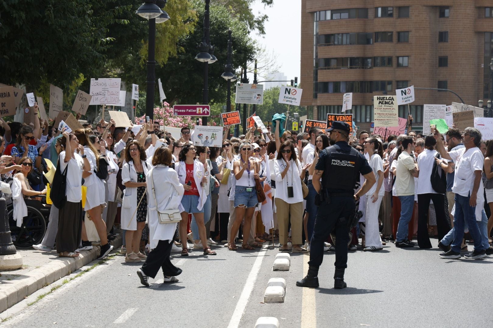 FOTOS | Protesta de los médicos en Valencia