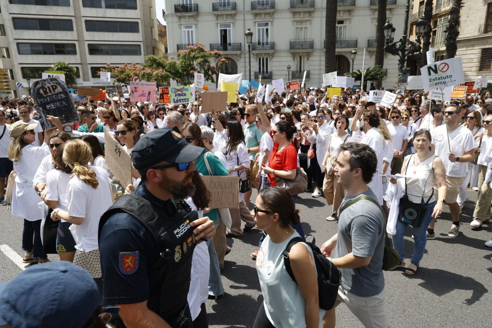 FOTOS | Protesta de los médicos en Valencia