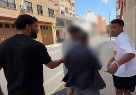 Una captura del vídeo que han colgado los dos youtubers.