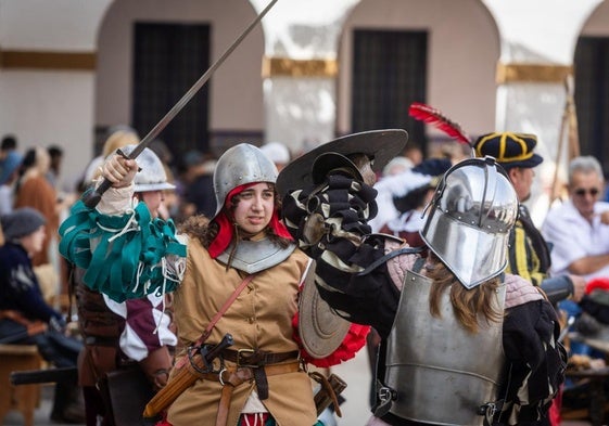 Valencia vive un 'supersábado' con mascletaes, verbenas y recreaciones históricas