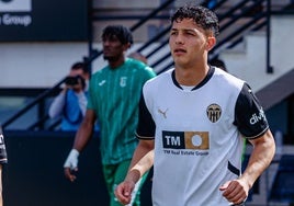 Warren Madrigal, con el Valencia Mestalla.