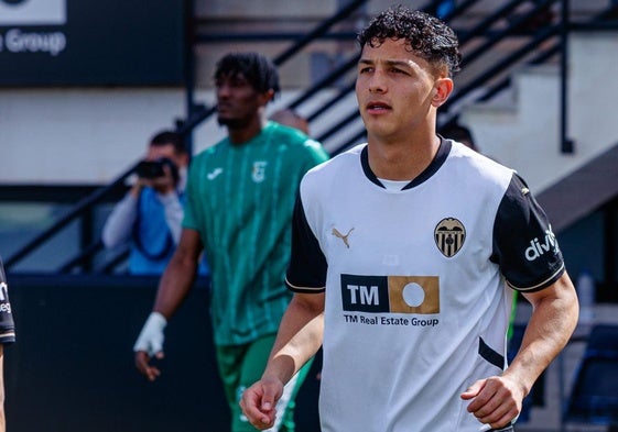 Warren Madrigal, con el Valencia Mestalla.