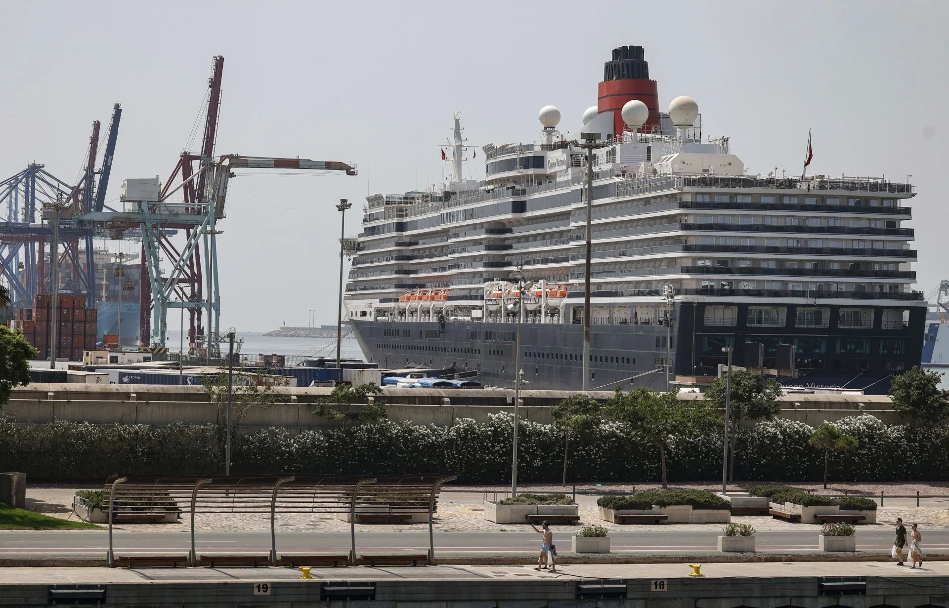 El Queen Victoria, este domigo, en La Marina de Valencia